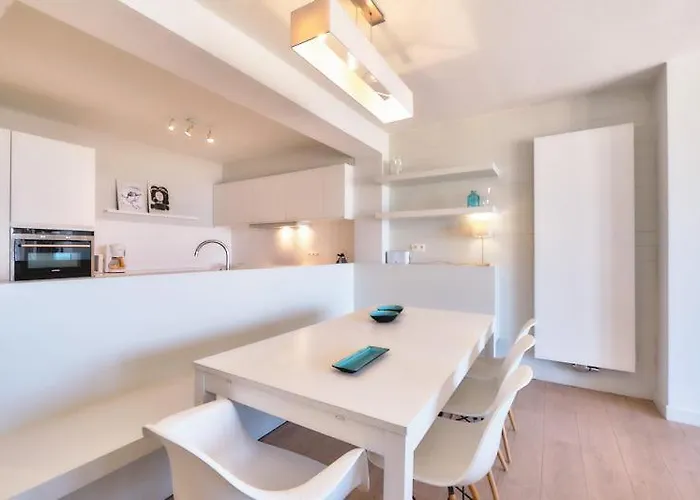 Daire Lecomte - The Shoreline Collection 4